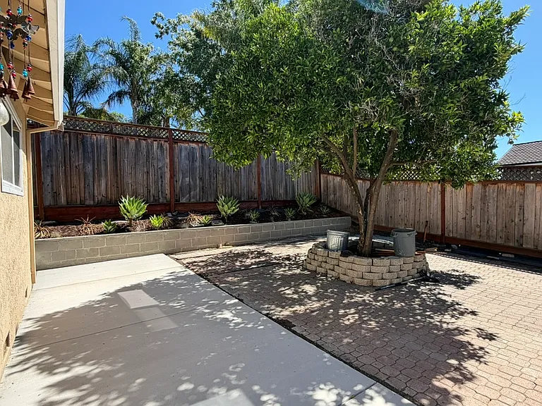 3695 Sanford St — Photo 33