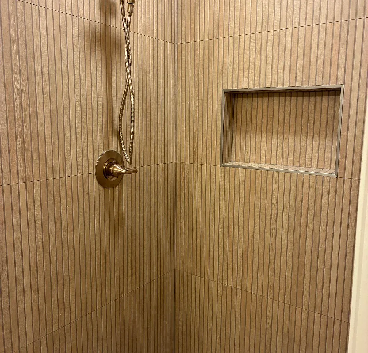 4 bed, 1000 sqft, $2,400 — Photo 3