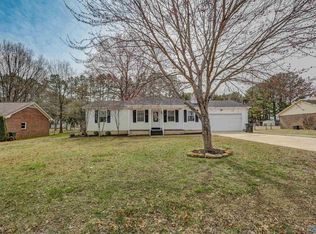 108 McFarlen Dr, Hazel Green, AL 35750