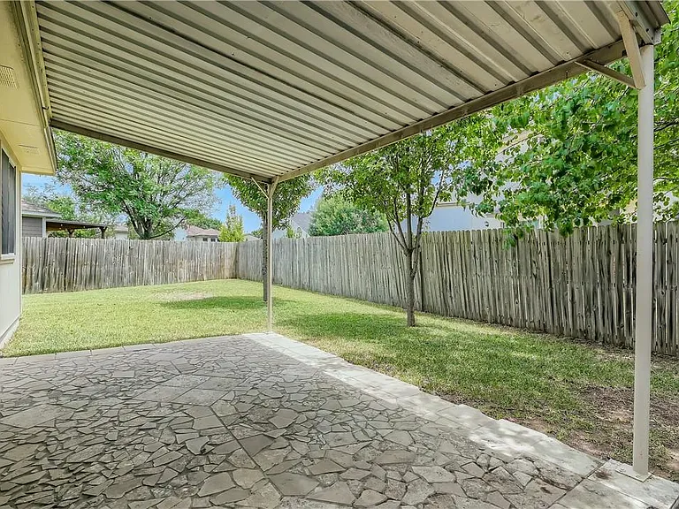 102 Osage Ct — Photo 28