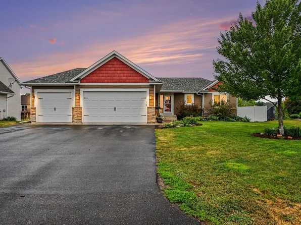11477 Killarney Dr, Chisago City, MN 55013