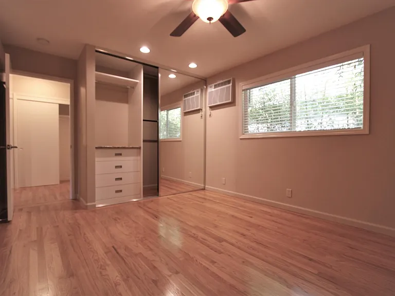 560 University Dr — Photo 15