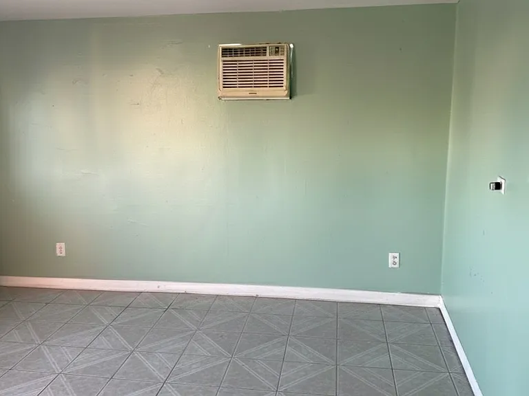 1105 Lakewood Rd — Photo 3