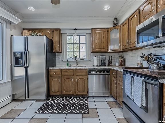 4th image of 179 Clinton Ave E
