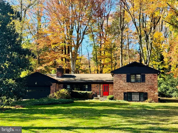 8935 Glenbrook Rd, Fairfax, VA 22031