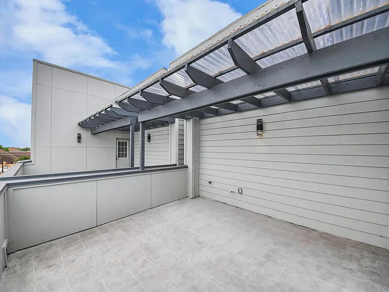 2709 Dennis St — Photo 44
