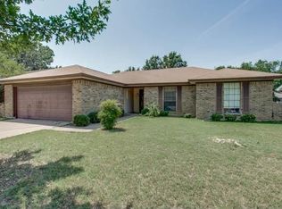 636 Evelyn Ln, Burleson, TX 76028