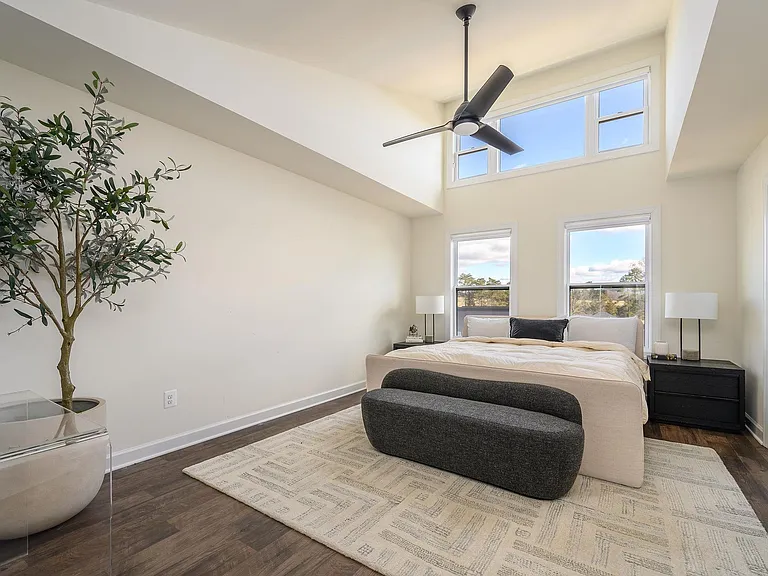 735 Lochlyn Hill Dr — Photo 15