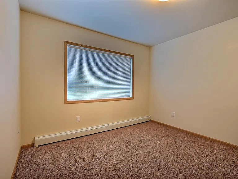 Moorhead, MN Sandy Creek Apartments | Bedroom