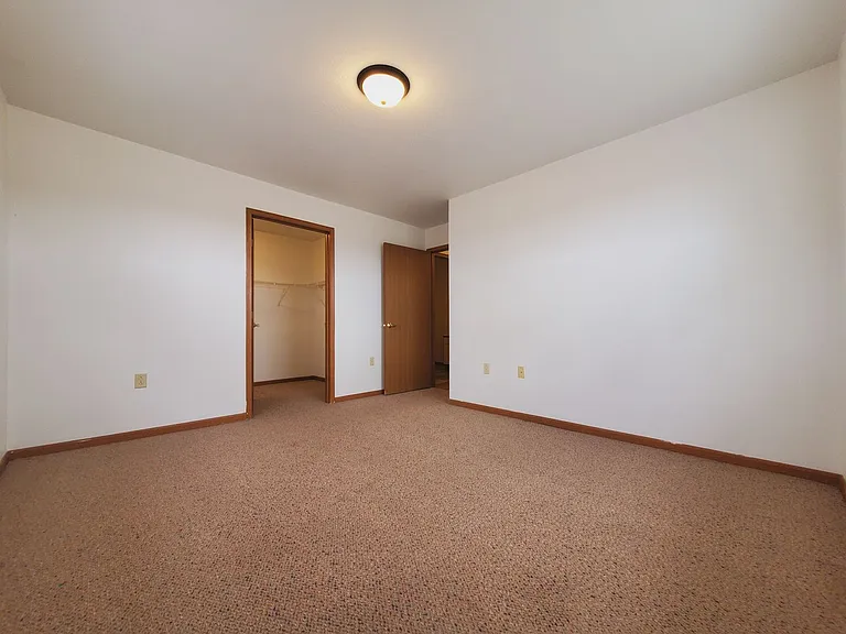 255 Louise Dr — Photo 9