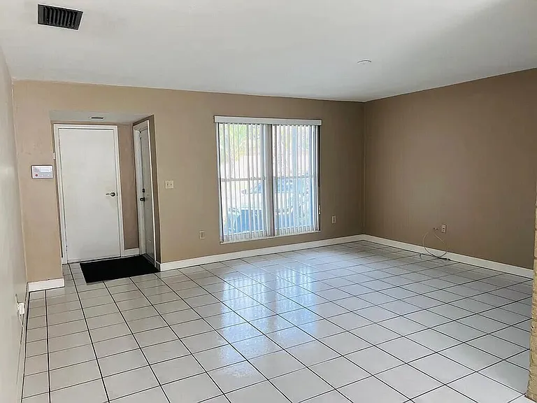 8136 NW 21st Ct — Photo 7