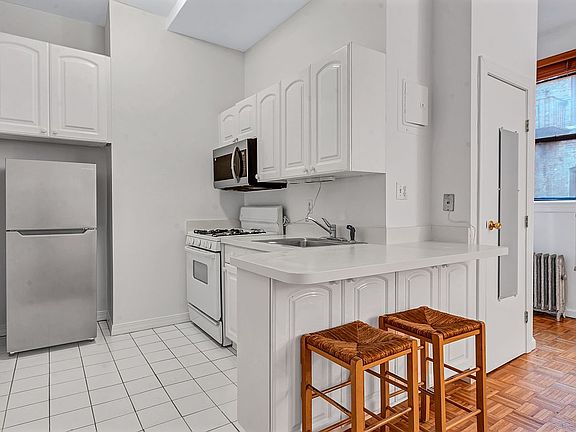 4th image of 244 Riverside Dr APT 5E