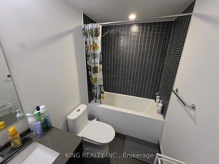 1 Jarvis St #531 — Photo 4