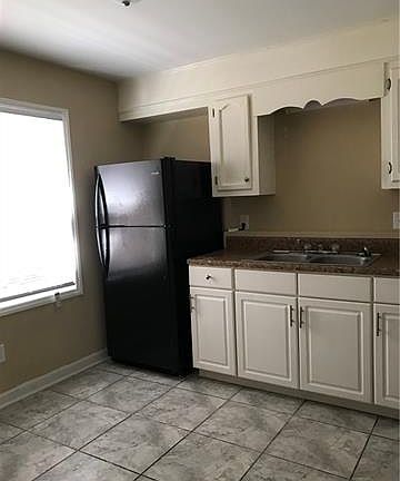 3rd image of 1917 Parkdale Ave #1935