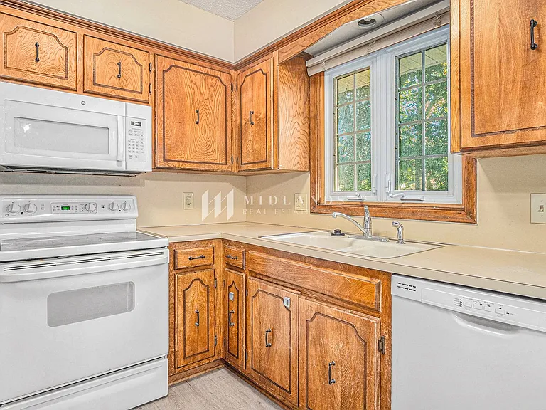 14706 Orchard Cir — Photo 5