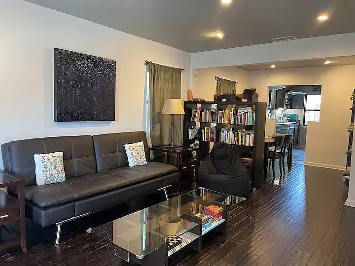 2 bed, 1.5 bath, 942 sqft, $5,595 — Photo 1