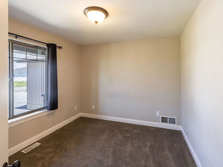 303 S Park Ave — Photo 20