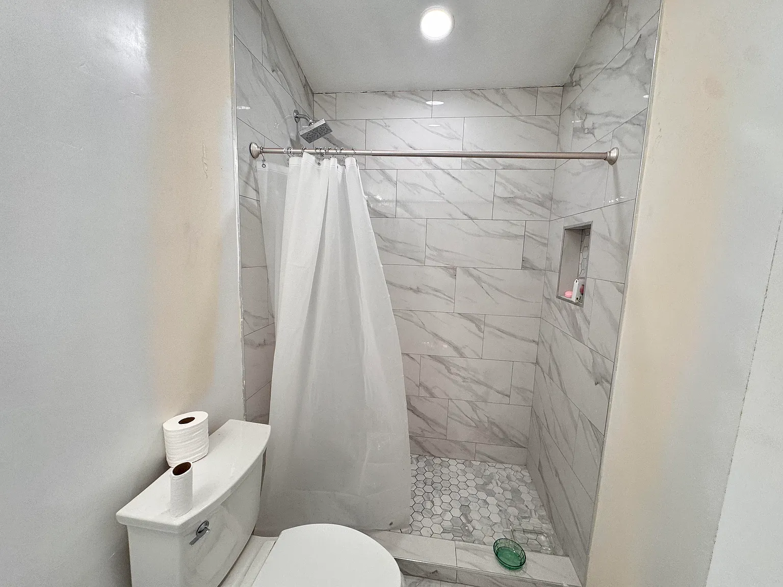 1 bed, 450 sqft, $2,000 — Photo 3