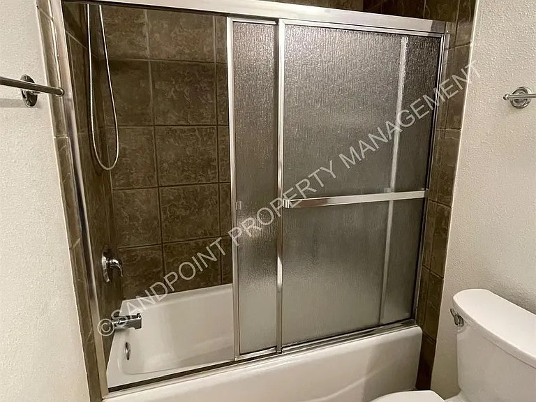 910 N Division Ave #102 — Photo 26