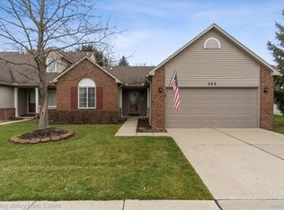 269 Redmaple Ln, Brighton, MI 48116