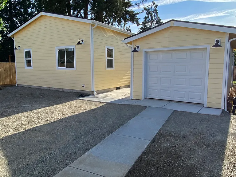 381 S 51st Pl — Photo 1