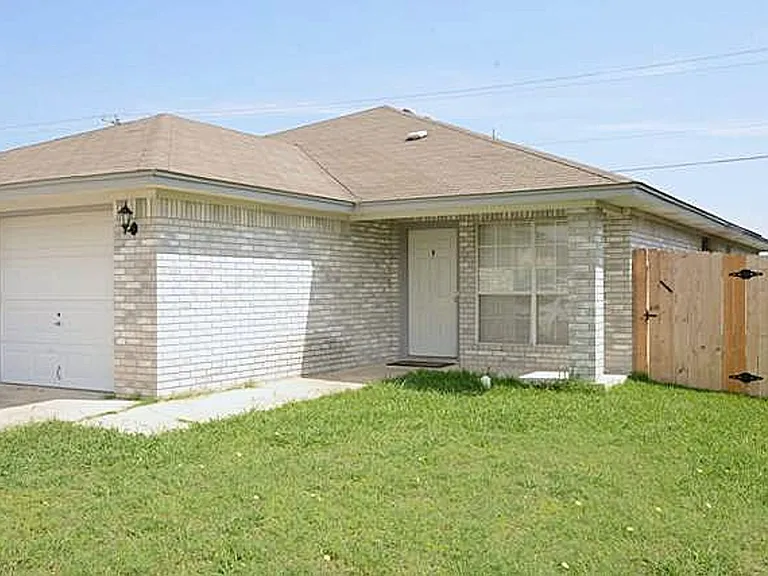 3705 Woodrow Dr — Photo 1