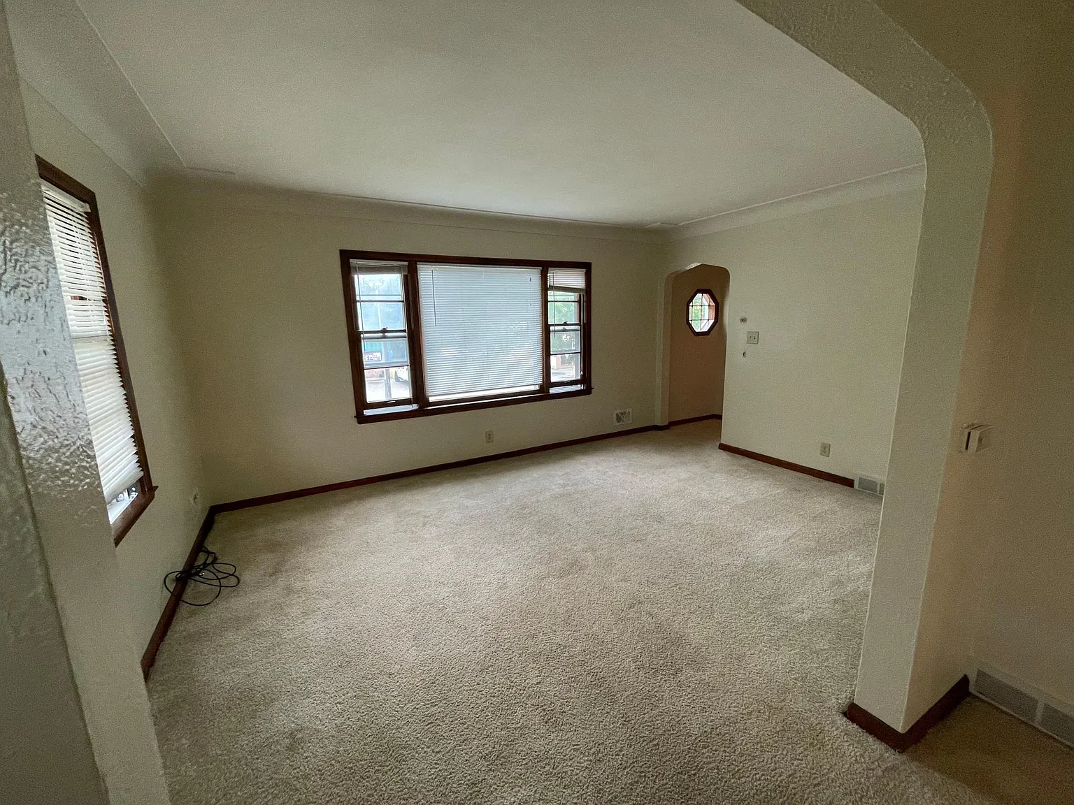 1506 Eleanor Ave — Photo 2