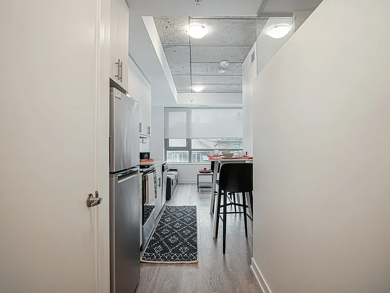 333 University Ave — Photo 35
