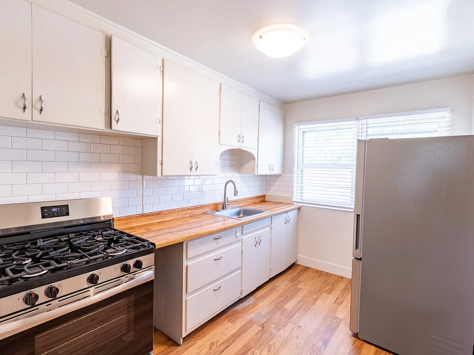 2 bed, 672 sqft, $1,600 — Photo 4