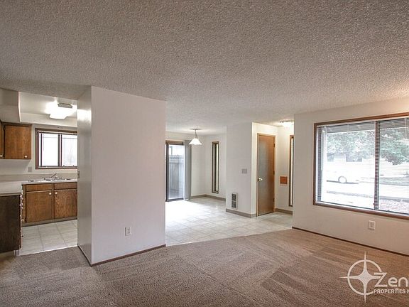 3rd image of 2820 NE 86th Ave
