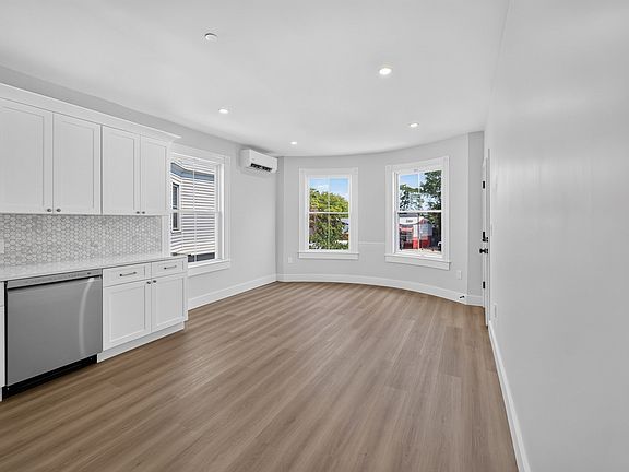 2nd image of 533 Washington St #D