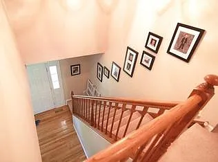 325 Meadowview Ln — Photo 10