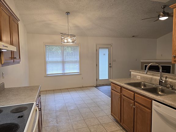 Open Kitchen & Breakfast Nook