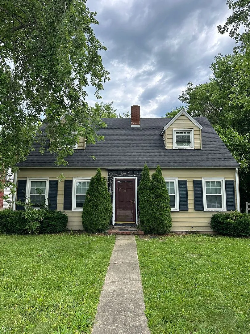 The Off-Campus Sweet Spot: 4 Beds, 2 Baths - Available August 1st! — Photo 1