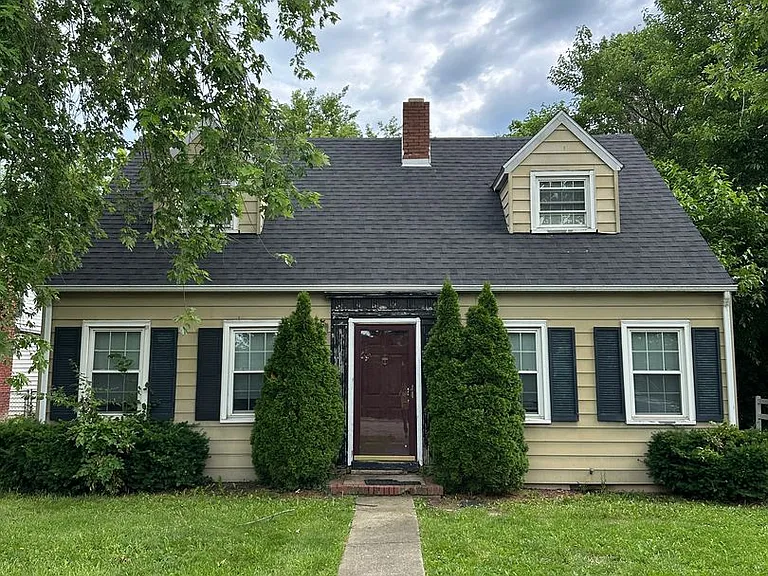 1712 W Bethel Ave — Photo 1