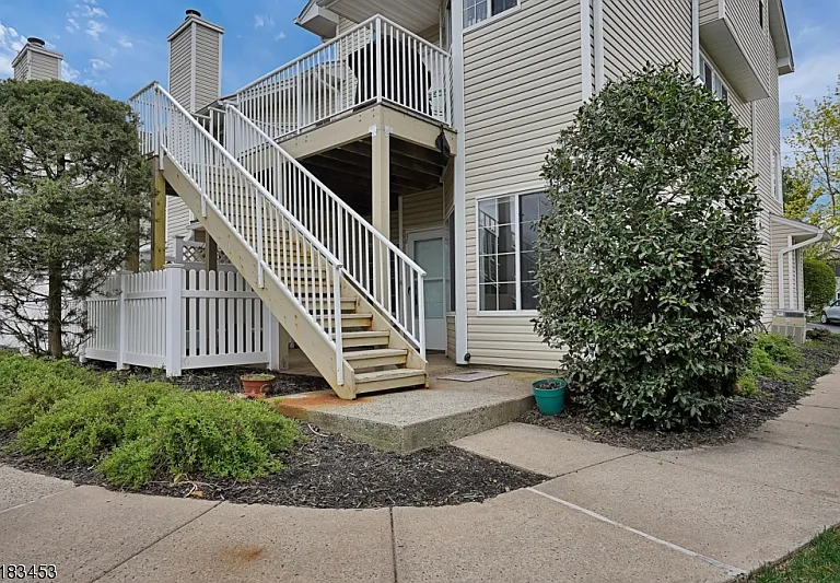 78 Academy Ct — Photo 23