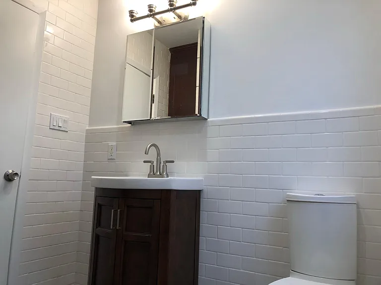 8333 1/4 Blackburn Ave — Photo 14