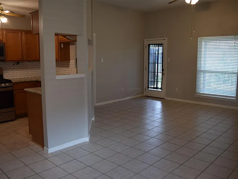 18130 Beaverdell Dr — Photo 20