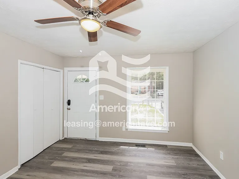 1825287_002_wm_-_living_room_13187295.jpg