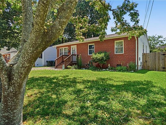 3rd image of 419 Hunlac Ave