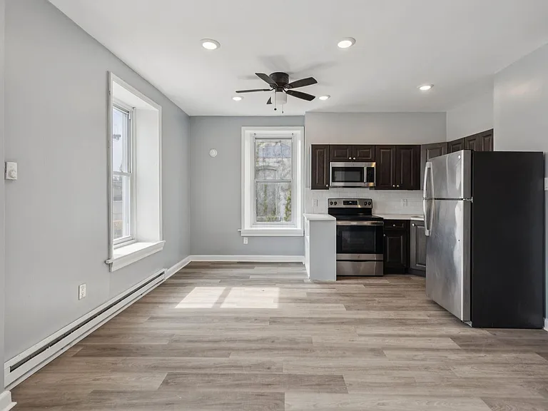 21 E Price St — Photo 15