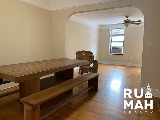 1st image of 139 Manhattan Ave #3
