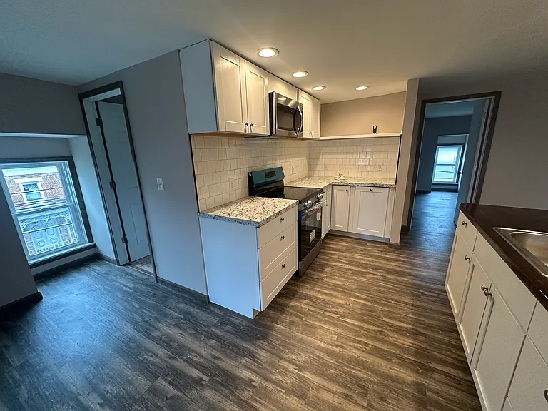 107B N Market St — Photo 7