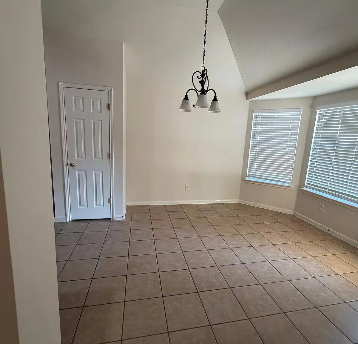 3 bed, 1356 sqft, $1,795 — Photo 3