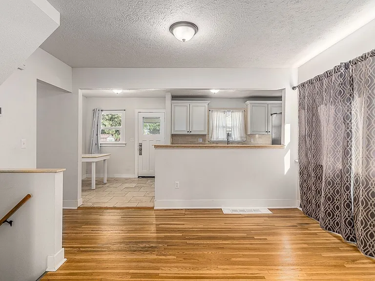 2227 S Grand Blvd — Photo 15