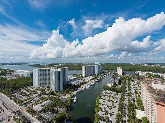 5th image of 15901 Collins Ave #1-2504