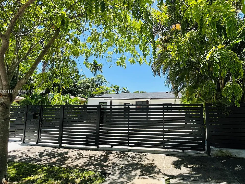 2250 SW 23rd St
