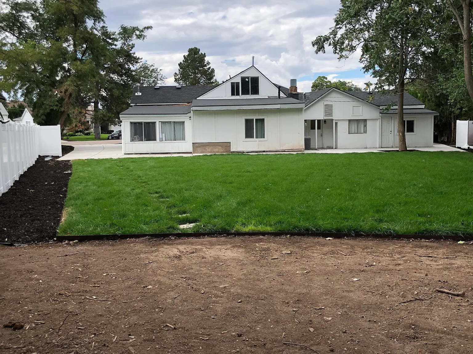 4 bed, 3000 sqft, $925 — Photo 2