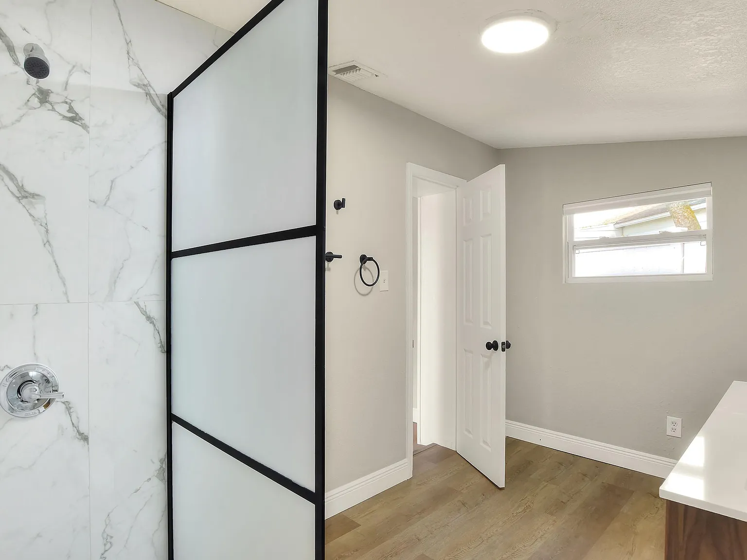 4 bed, 2.0 bath, 1144 sqft, $1,001 — Photo 4
