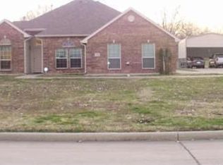 402 Timberside Dr, Terrell, TX 75161
